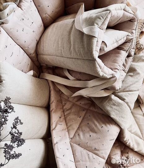 Бортики заборчиком в детскую кроватку для малыша