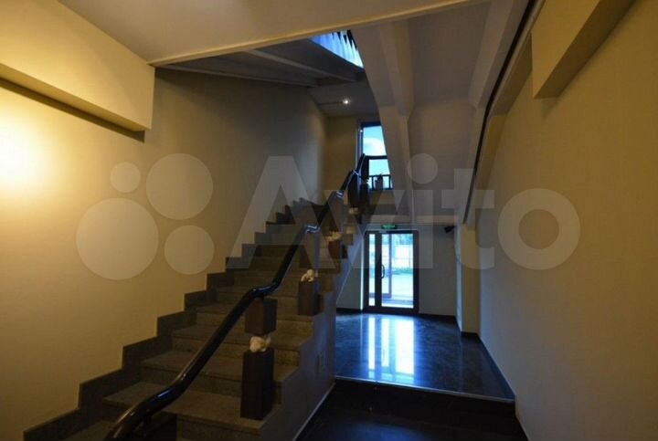 Здание на Лужнецкой набережной