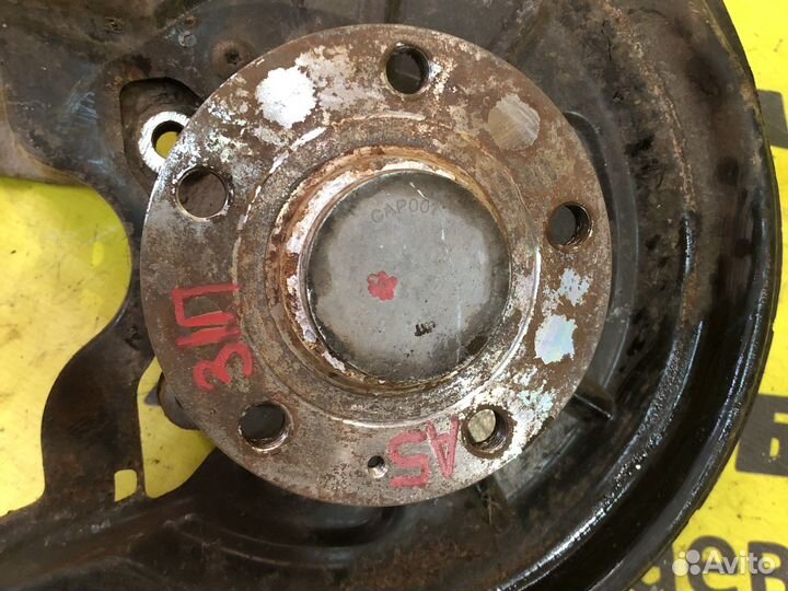 Задний правый кулак Skoda Octavia A5