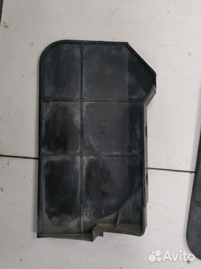 Дефлектор радиатора правый Kia Rio 1 седан A5D 1.5