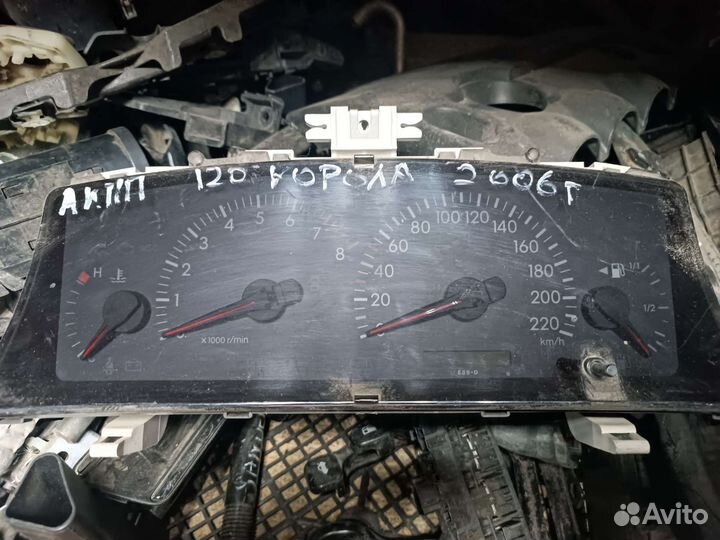 Панэль приборов на Toyota corolla 2005 г