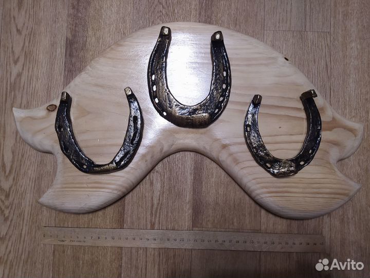 Панно на стену, подковы