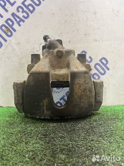 Суппорт передний правый Ford Focus 2 седан 1.6