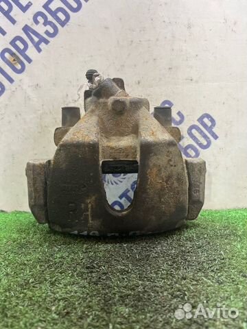 Суппорт передний правый Ford Focus 2 седан 1.6