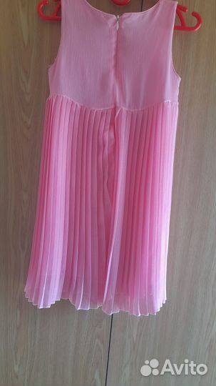 Продам нарядное платье на девочку 4года