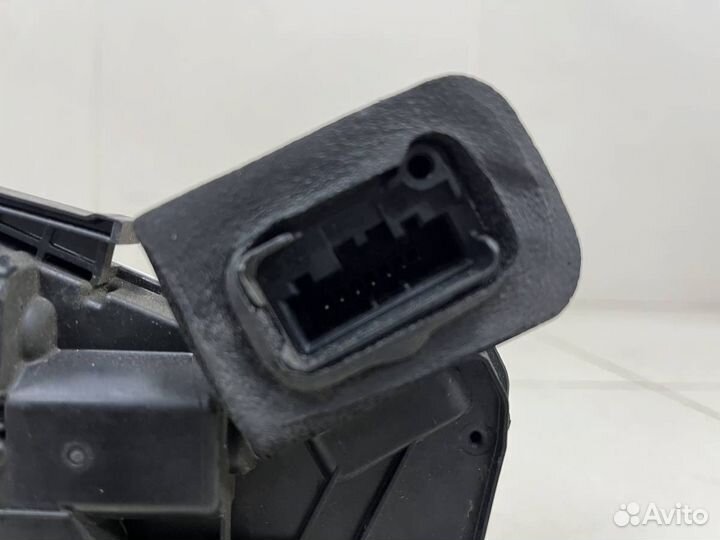 Замок двери передней правой Skoda Rapid 2012-2020