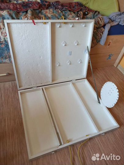 Выставочный чемодан-витрина для украшений