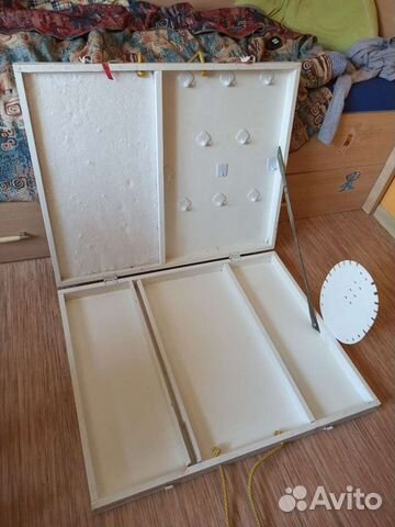 Выставочный чемодан-витрина для украшений