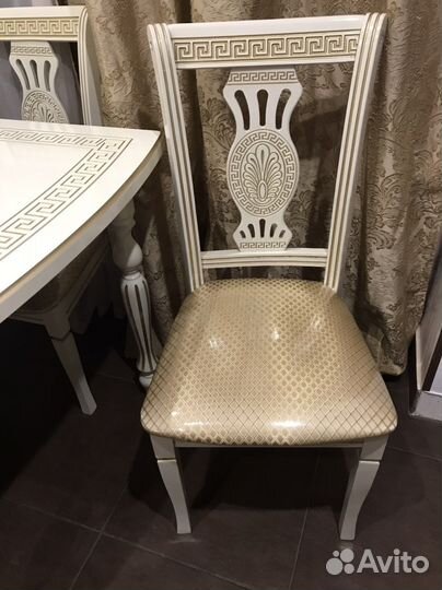 Столовый гарнитур Версаче