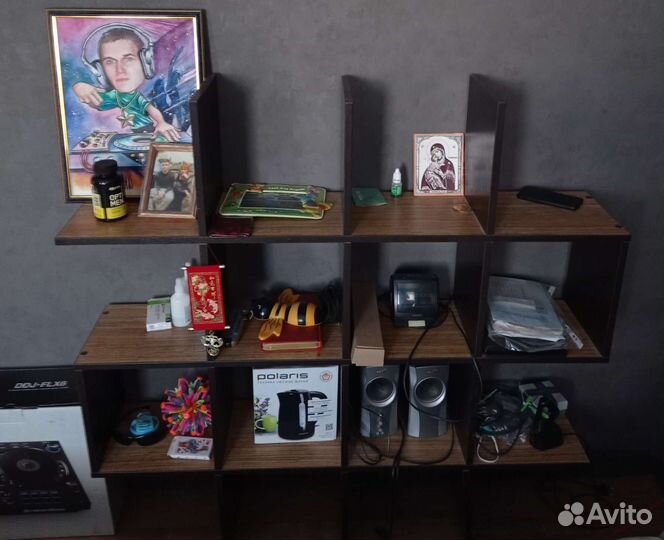 Стол с настенной полкой