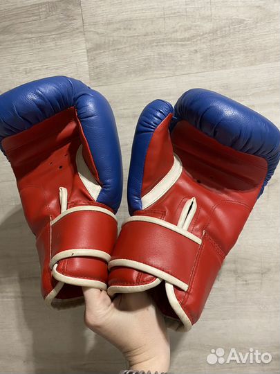 Боксерские перчатки 10 oz