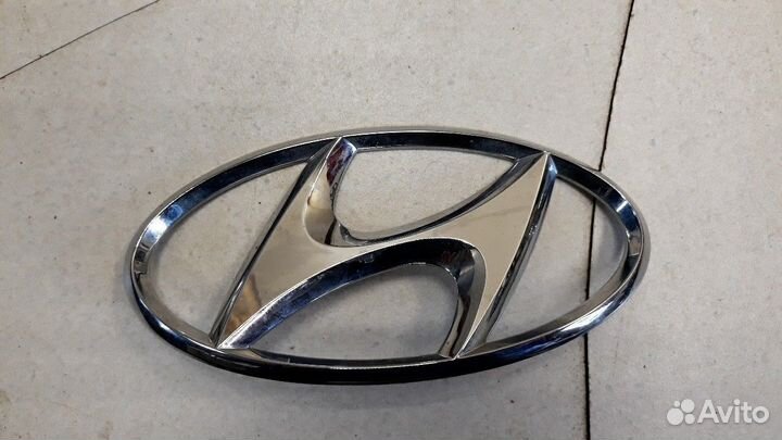 Эмблема крышки багажника Hyundai Elantra