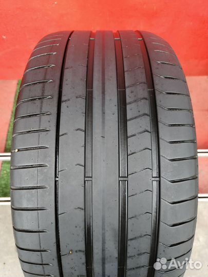 Pirelli P Zero PZ4 275/35 R20