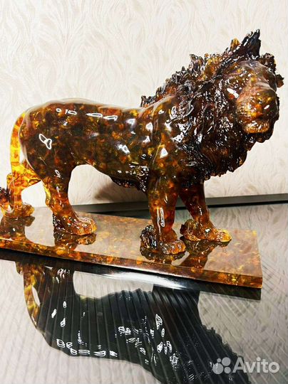 Янтарный лев,лев из янтаря