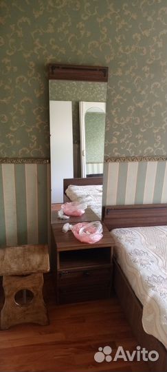 Кровать двухспальная с матрасом и тумбочками