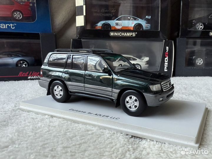 Land Cruiser 100 (1:43 Spark)