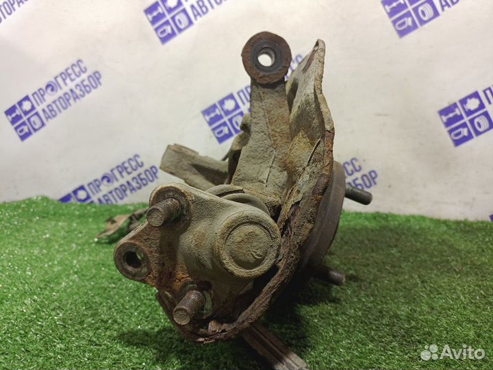 Поворотный кулак передний правый Toyota Corolla