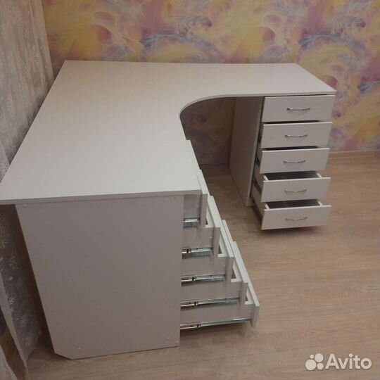 Стол угловой