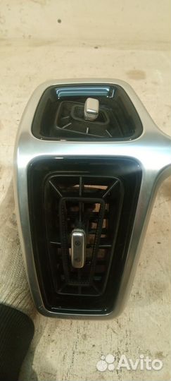 Центральный дифлектор с накладкой (Kia Sorento IV)