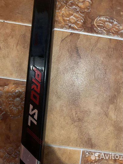 Клюшки шайбы хоккейные