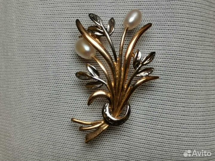 Золотая Брошь 585 пробы массой 2,8 грамма