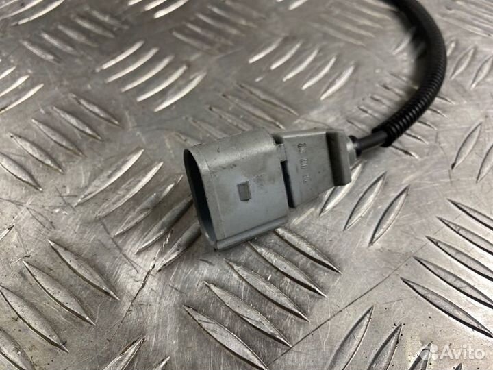 Датчик положения коленвала Volkswagen Golf MK5 BVY