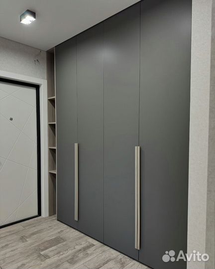 Шкаф в прихожую на заказ