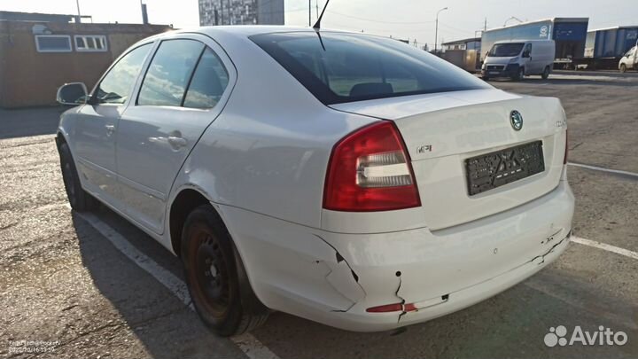 Кронштейн продольного рычага правого Skoda Octavia a5 1K0505130J Отличное состояние