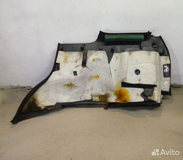 Обшивка багажника левая Ford Escape 1