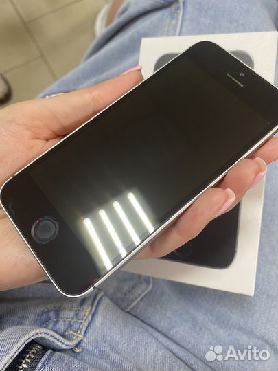 Телефон iPhone se