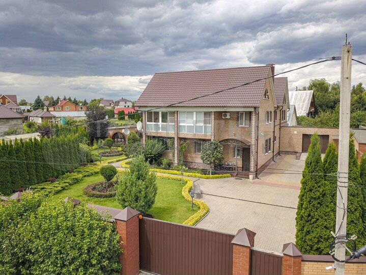 Коттедж 341,5 м² на участке 28,1 сот.