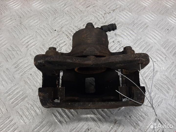 Суппорт передний правый Nissan Almera N15 1999