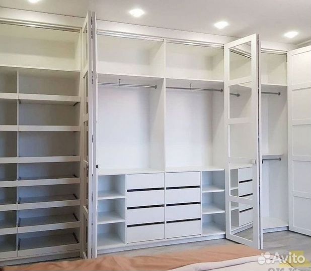 Зеркальный шкаф