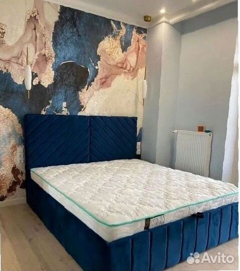 Двуспальная кровать с подъемным механизмом