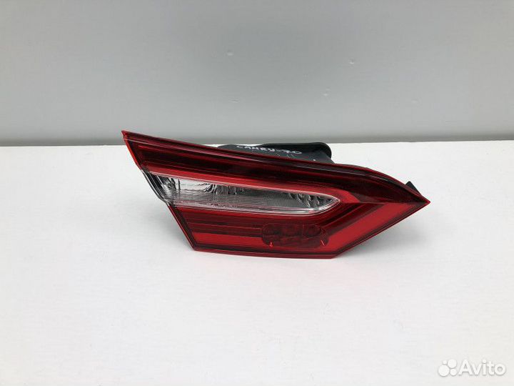 Фонарь задний внутренний левый Toyota Camry V70