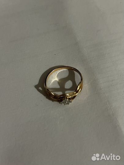 Кольцо с бриллиантом