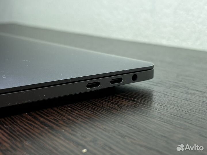 Apple MacBook Pro touch bar