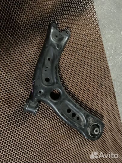 Audi A3 8V 1.4 рычаг передний левый и правый б/у