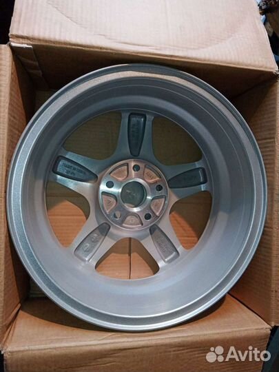 Диск колеса литой R16 VW Passat 3BG