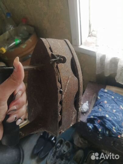 Утюг старинный
