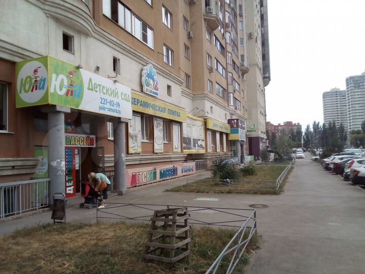 Торговое помещение, 392 м²