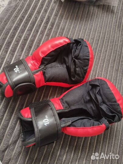 Боксерские перчатки 10 oz новые