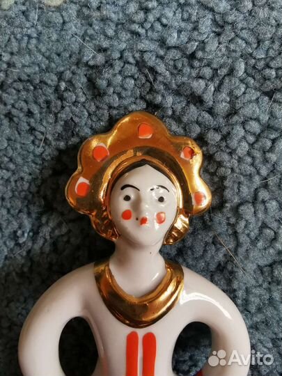 Статуэтка форфор 