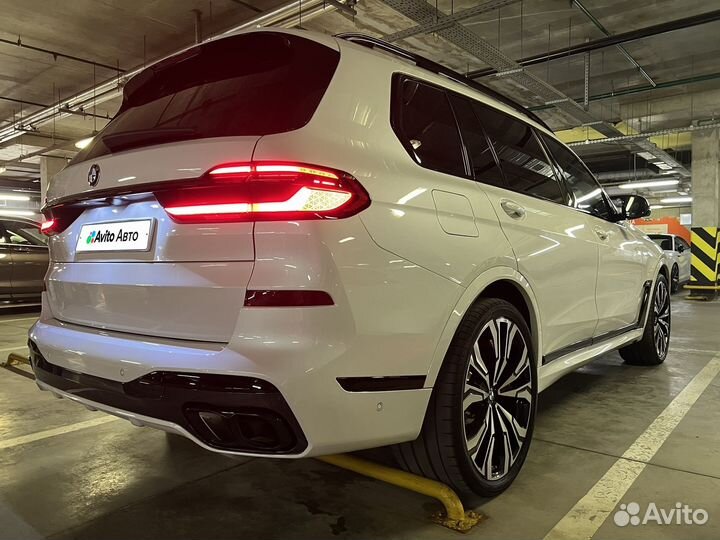 BMW X7 4.4 AT, 2023, 15 662 км