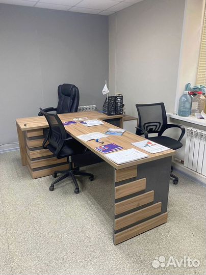 Письменный стол. Офисная мебель