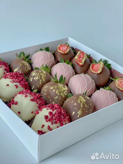 Клубника;гранат в шоколаде