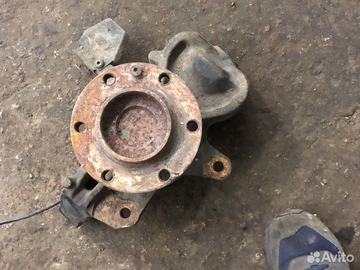 Поворотный кулак передний mercedes sprinter 906