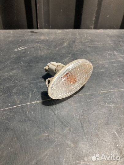 Повторитель поворота в крыло Subaru Forester SG5