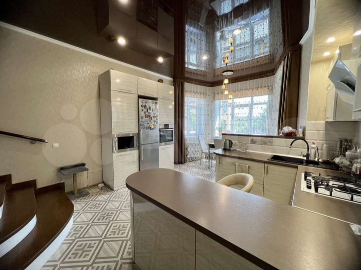 Дом 180 м² на участке 6 сот.