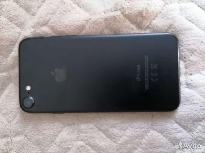 Продам iPhone 7
